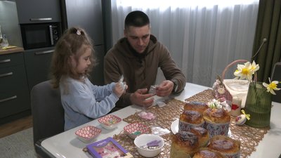 "Обіцяв дружині і дитині": боєць бригади "Хижак" Дмитро Савівський з Рівного приїхав у відпустку на Великдень "Обіцяв дружині і дитині": боєць бригади "Хижак" Дмитро Савівський з Рівного приїхав у відпустку на Великдень