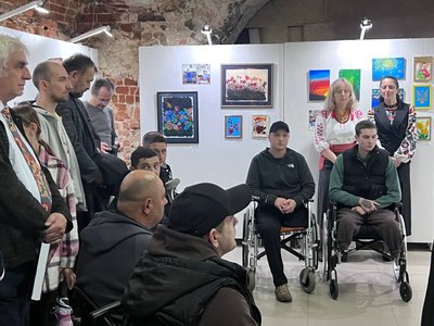Картини малювали воїни: у Львові презентували благодійну виставку-аукціон Картини малювали воїни: у Львові презентували благодійну виставку-аукціон