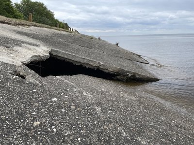 "До будинків досить недалеко": на Полтавщині через руйнування бетонної дамби підтоплює землі "До будинків досить недалеко": на Полтавщині через руйнування бетонної дамби підтоплює землі