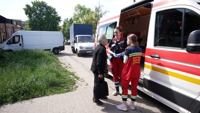 "Подобається, коли ти бачиш результат": один день з роботи бригади швидкої допомоги у Чернігові "Подобається, коли ти бачиш результат": один день з роботи бригади швидкої допомоги у Чернігові