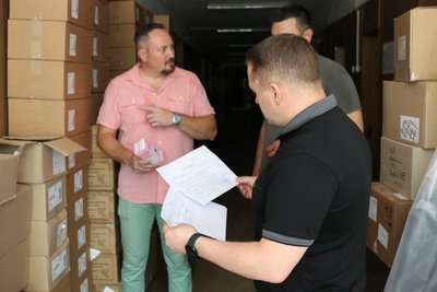 На Миколаївщину доставили близько 10 тонн медикаментів для лікарень На Миколаївщину доставили близько 10 тонн медикаментів для лікарень