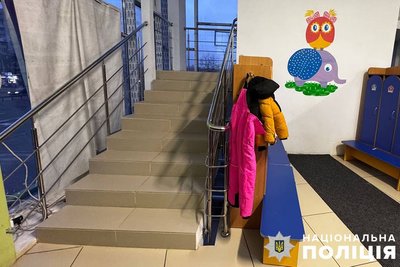 У приватному дитсадку на столичній Троєщині 2-річний хлопчик із травмами потрапив до лікарні: деталі У приватному дитсадку на столичній Троєщині 2-річний хлопчик із травмами потрапив до лікарні: деталі