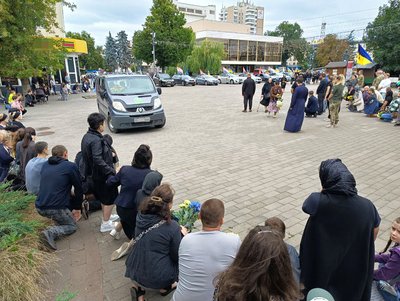Не дочекався народження двійнят: у Луцьку попрощалися з 34-річним стрільцем Михайлом Кузьмою Не дочекався народження двійнят: у Луцьку попрощалися з 34-річним стрільцем Михайлом Кузьмою