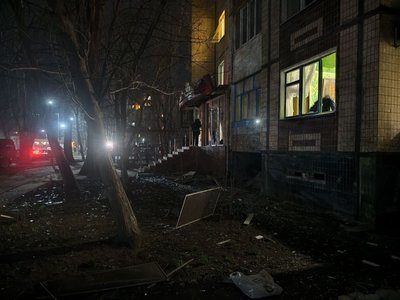 Війська РФ атакували житловий квартал Кривого Рогу ракетами: є поранені Війська РФ атакували житловий квартал Кривого Рогу ракетами: є поранені