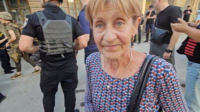 "В одній з квартир привалило жінку". Що розповідають очевидці удару по дев'ятиповерхівці у центрі Дніпра "В одній з квартир привалило жінку". Що розповідають очевидці удару по дев'ятиповерхівці у центрі Дніпра
