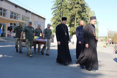 Назавжди 29 років: на Черкащині провели в останню путь захисника Назавжди 29 років: на Черкащині провели в останню путь захисника