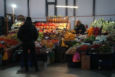 “Додали 50-60% вартості помідори”: як змінилися ціни пісного кошика на Сумщині за рік