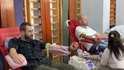 Чоловіки, Івано-Франківщина, Коломия, збір крові, акція "Здай кров для ЗСУ" Чоловіки, Івано-Франківщина, Коломия, збір крові, акція "Здай кров для ЗСУ"