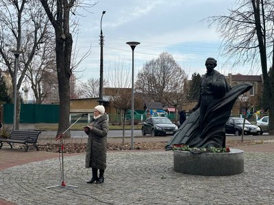 "Залишився вічно молодим": як у Черкасах відзначили 90 років з дня народження Василя Симоненка "Залишився вічно молодим": як у Черкасах відзначили 90 років з дня народження Василя Симоненка