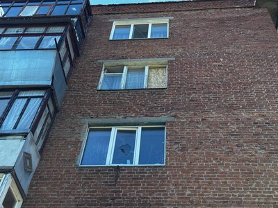 “Якби я була у квартирі, я б цього не пережила”: російський “шахед” розірвався біля п'ятиповерхівки у Сумах “Якби я була у квартирі, я б цього не пережила”: російський “шахед” розірвався біля п'ятиповерхівки у Сумах