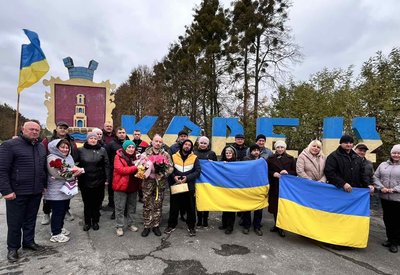 Зустріли звільненого з полону в Корці Зустріли звільненого з полону в Корці
