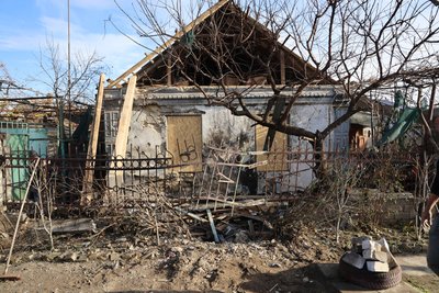 "Все навколо тряслось і ми теж". Жителі Дніпровського району Херсона про наслідки чергового обстрілу РФ "Все навколо тряслось і ми теж". Жителі Дніпровського району Херсона про наслідки чергового обстрілу РФ