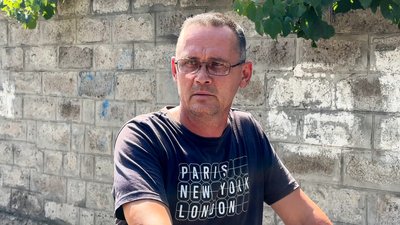 Комендантська година евакуація люди магазини ринок пошта аптеки банки житель Мирнограда Юрій Мирноград Донецька область 21 серпня 2024 рік Комендантська година евакуація люди магазини ринок пошта аптеки банки житель Мирнограда Юрій Мирноград Донецька область 21 серпня 2024 рік