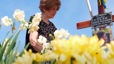 Військове кладовище перед Великоднем: жителі Львова поділилися спогадами про рідних Військове кладовище перед Великоднем: жителі Львова поділилися спогадами про рідних