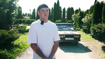 Авто-килим: як хлопці з Рокитного перетворили старі жигулі на кабріолет Авто-килим: як хлопці з Рокитного перетворили старі жигулі на кабріолет