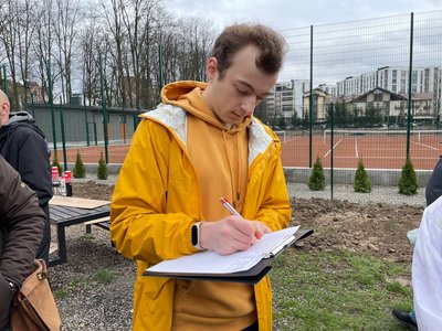 Протест, пікнік, забудова, міське озеро, церква, Франківськ Протест, пікнік, забудова, міське озеро, церква, Франківськ