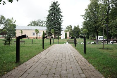 Ремонт скверу у мікрорайоні "Садгора" в Чернівцях Ремонт скверу у мікрорайоні "Садгора" в Чернівцях
