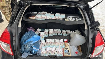 У Харкові затримали двох чоловіків, яких підозрюють у розповсюдженні канабісу У Харкові затримали двох чоловіків, яких підозрюють у розповсюдженні канабісу