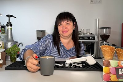 "Сподівались, через два тижні все скінчиться". Історія жінки, яка 10 років тому виїхала з Луганщини "Сподівались, через два тижні все скінчиться". Історія жінки, яка 10 років тому виїхала з Луганщини