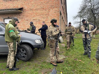 У селі Красівка Бердичівської громади провели вишкіл із тактики ведення бою У селі Красівка Бердичівської громади провели вишкіл із тактики ведення бою