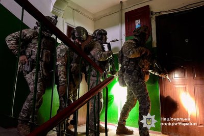 Подружжя з Черкас організувало наркосиндикат, який виготовляв важкі наркотики Подружжя з Черкас організувало наркосиндикат, який виготовляв важкі наркотики