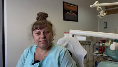 "Краще звідси їхати". Війська РФ атакують Межову дронами та КАБами: що розповідають місцеві жителі "Краще звідси їхати". Війська РФ атакують Межову дронами та КАБами: що розповідають місцеві жителі