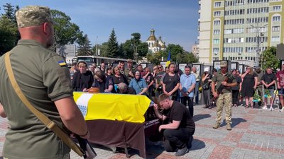 "У нього очі завжди світилися": з сержантом Сергієм Дударем попрощались у Рівному "У нього очі завжди світилися": з сержантом Сергієм Дударем попрощались у Рівному