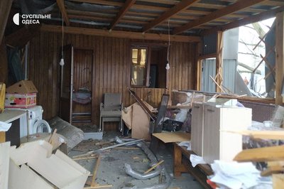 Спалені автівки та зруйнований ангар: наслідки російської атаки по авторемонтному підприємству Одеси. ФОТО Спалені автівки та зруйнований ангар: наслідки російської атаки по авторемонтному підприємству Одеси. ФОТО