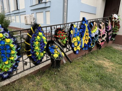 У Херсоні провели в останню путь загиблого захисника Олександра Рейдера У Херсоні провели в останню путь загиблого захисника Олександра Рейдера