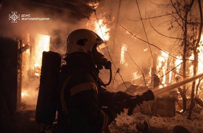 На Житомирщині рятувальники виявили тіла двох чоловіків під час гасіння пожежі На Житомирщині рятувальники виявили тіла двох чоловіків під час гасіння пожежі