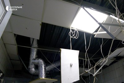 Зруйнована стеля ресторану після атаки РФ Зруйнована стеля ресторану після атаки РФ