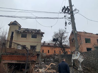 У передмісті Дніпра уламки ракети пошкодили приватні будинки й інфраструктурний об’єкт У передмісті Дніпра уламки ракети пошкодили приватні будинки й інфраструктурний об’єкт