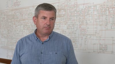 Директор міжміських мереж АТ "Чернігівобленерго" Олександр Короп розповідає, що робити, якщо є світло — немає води, є вода — немає світла, як жителів у мікрорайоні ЗАЗ у Чернігові та що робити з такою проблемою Директор міжміських мереж АТ "Чернігівобленерго" Олександр Короп розповідає, що робити, якщо є світло — немає води, є вода — немає світла, як жителів у мікрорайоні ЗАЗ у Чернігові та що робити з такою проблемою