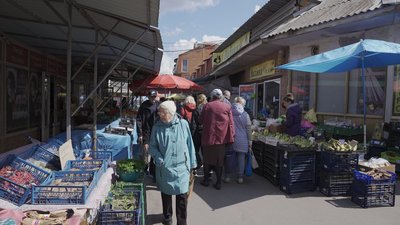 Ранні овочі на вінницьких ринках: скільки коштує городина та чи є у ній нітрати Ранні овочі на вінницьких ринках: скільки коштує городина та чи є у ній нітрати