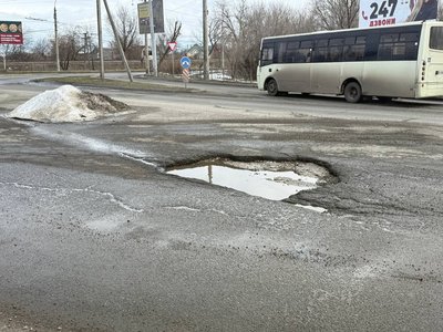 "Асфальт пішов зі снігом": коли відремонтують дороги у Черкасах "Асфальт пішов зі снігом": коли відремонтують дороги у Черкасах