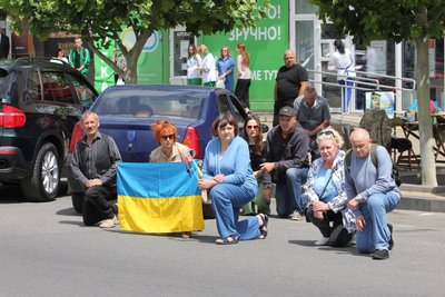 Провели живим коридором: в Умані попрощалися із полеглим захисником Провели живим коридором: в Умані попрощалися із полеглим захисником