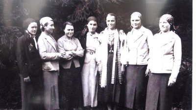 "Бажання красиво одягнутися було у всіх": Краєзнавиці розповіли, що носили рівняни у 1930-тих роках