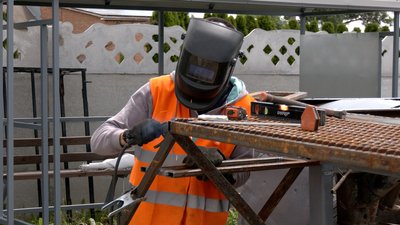 На Вінниччині виготовляють мобільний прально-душовий комплекс для ЗСУ На Вінниччині виготовляють мобільний прально-душовий комплекс для ЗСУ
