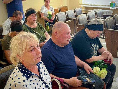 На Одещині рідним чотирьох загиблих військовослужбовців вручили посмертні нагороди На Одещині рідним чотирьох загиблих військовослужбовців вручили посмертні нагороди