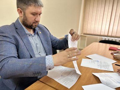 «Люди навіть не знали, що відбулися вибори»: як на окупованій Луганщині голосували до Держдуми РФ та з чим залишилися «Люди навіть не знали, що відбулися вибори»: як на окупованій Луганщині голосували до Держдуми РФ та з чим залишилися