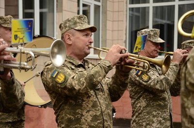 Дошку пам'яті відкрили військовому та медійнику Віталію Зіничу у Рівному Дошку пам'яті відкрили військовому та медійнику Віталію Зіничу у Рівному