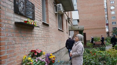 У Полтаві відкрили меморіальну дошку загиблому захиснику Олександру Рябчуну У Полтаві відкрили меморіальну дошку загиблому захиснику Олександру Рябчуну