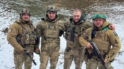 Командир батальйону безпілотних систем "Star" 22-ї окремої механізованої Миколаївської бригади Євген Петровський разом із побратимами під час виконання завдань на Курщині Командир батальйону безпілотних систем "Star" 22-ї окремої механізованої Миколаївської бригади Євген Петровський разом із побратимами під час виконання завдань на Курщині