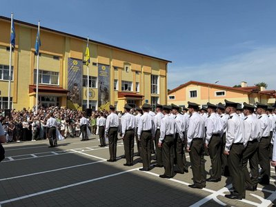 Випускний у Львівському ліцеї імені Героїв Крут Випускний у Львівському ліцеї імені Героїв Крут