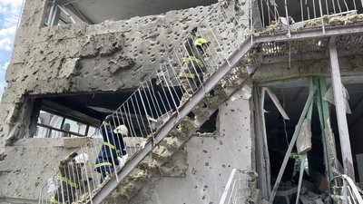 Зруйнований ракетами С-400 дитсадок у Чугуєві на Харківщині: фоторепортаж Зруйнований ракетами С-400 дитсадок у Чугуєві на Харківщині: фоторепортаж