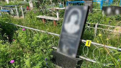 У Каневі пошкодили могили на кладовищі У Каневі пошкодили могили на кладовищі