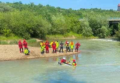 Рятувальники пройшли вишкіл, тренування рятувальників, на річці у Карпатах Рятувальники пройшли вишкіл, тренування рятувальників, на річці у Карпатах
