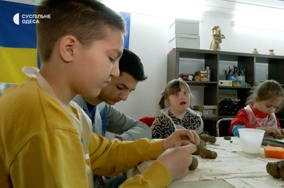 В Одесі для дітей з інвалідністю відкрили гончарну майстерню В Одесі для дітей з інвалідністю відкрили гончарну майстерню
