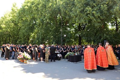 В Ужгороді попрощалися із захисником Валерієм Мадяром В Ужгороді попрощалися із захисником Валерієм Мадяром