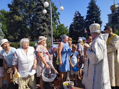 "Принесла кошик із медом та яблуками": як у Черкасах святкували Преображення Господнє "Принесла кошик із медом та яблуками": як у Черкасах святкували Преображення Господнє